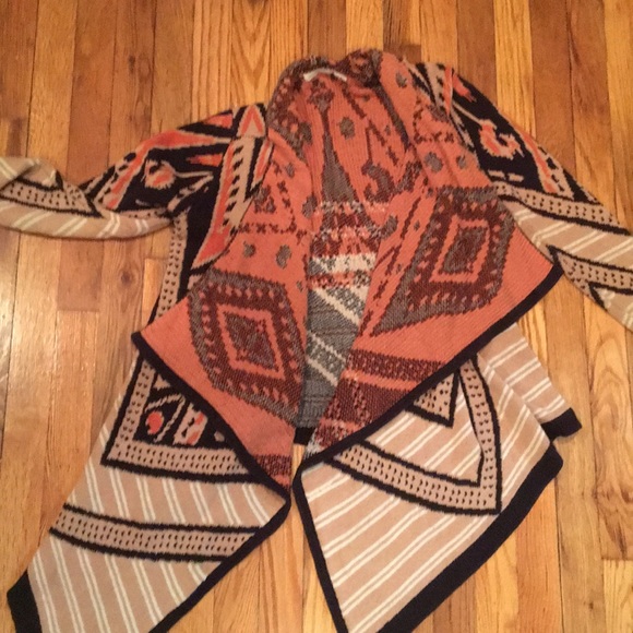 Angled Bottom Sweater - Picture 5 of 6